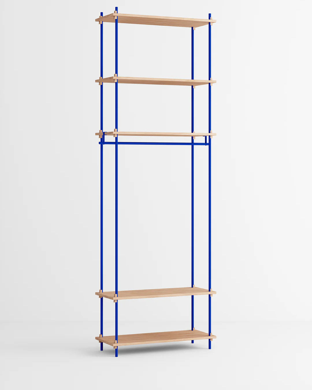 ราวแขวนผ้า MOEBE แบบโมดูลาร์ ทำจากไม้โอ๊กสไตล์สแกนดิเนเวียน นำเข้าโดย Old Pine Trees ปรับแต่งได้ไม่สิ้นสุด เพิ่มชิ้นส่วนหรือปรับรูปแบบได้ตามต้องการ โครงสร้างแบบคอมโพเนนต์ แข็งแรง ใช้งานได้นาน เหมาะสำหรับการจัดเก็บเสื้อผ้าและตกแต่งบ้านในสไตล์สแกนดิเนเวียนอย่างเป็นระเบียบ