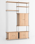 ราวแขวนผ้า MOEBE แบบโมดูลาร์ ทำจากไม้โอ๊กสไตล์สแกนดิเนเวียน นำเข้าโดย Old Pine Trees ปรับแต่งได้ไม่สิ้นสุด เพิ่มชิ้นส่วนหรือปรับรูปแบบได้ตามต้องการ โครงสร้างแบบคอมโพเนนต์ แข็งแรง ใช้งานได้นาน เหมาะสำหรับการจัดเก็บเสื้อผ้าและตกแต่งบ้านในสไตล์สแกนดิเนเวียนอย่างเป็นระเบียบ