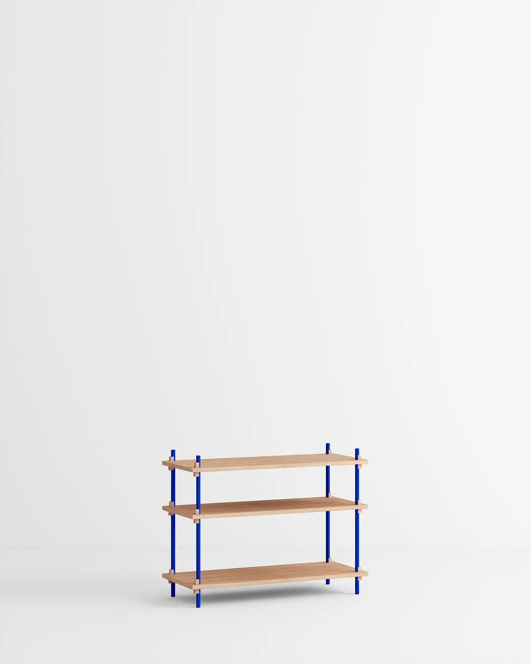 ชั้นวางของจาก MOEBE ดีไซน์เรียบง่ายแบบสแกนดิเนเวีย
ปรับเปลี่ยนได้ตามพื้นที่และการใช้งาน ผลิตจากไม้โอ๊กแท้และเหล็กเคลือบสีพาวเดอร์
สะท้อนแนวคิดของ Old Pine Trees เรื่องความงามที่ใช้งานได้จริงและอยู่กับเราได้นาน