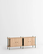 ชั้นวางของจาก MOEBE ดีไซน์เรียบง่ายแบบสแกนดิเนเวีย
ปรับเปลี่ยนได้ตามพื้นที่และการใช้งาน ผลิตจากไม้โอ๊กแท้และเหล็กเคลือบสีพาวเดอร์
สะท้อนแนวคิดของ Old Pine Trees เรื่องความงามที่ใช้งานได้จริงและอยู่กับเราได้นาน