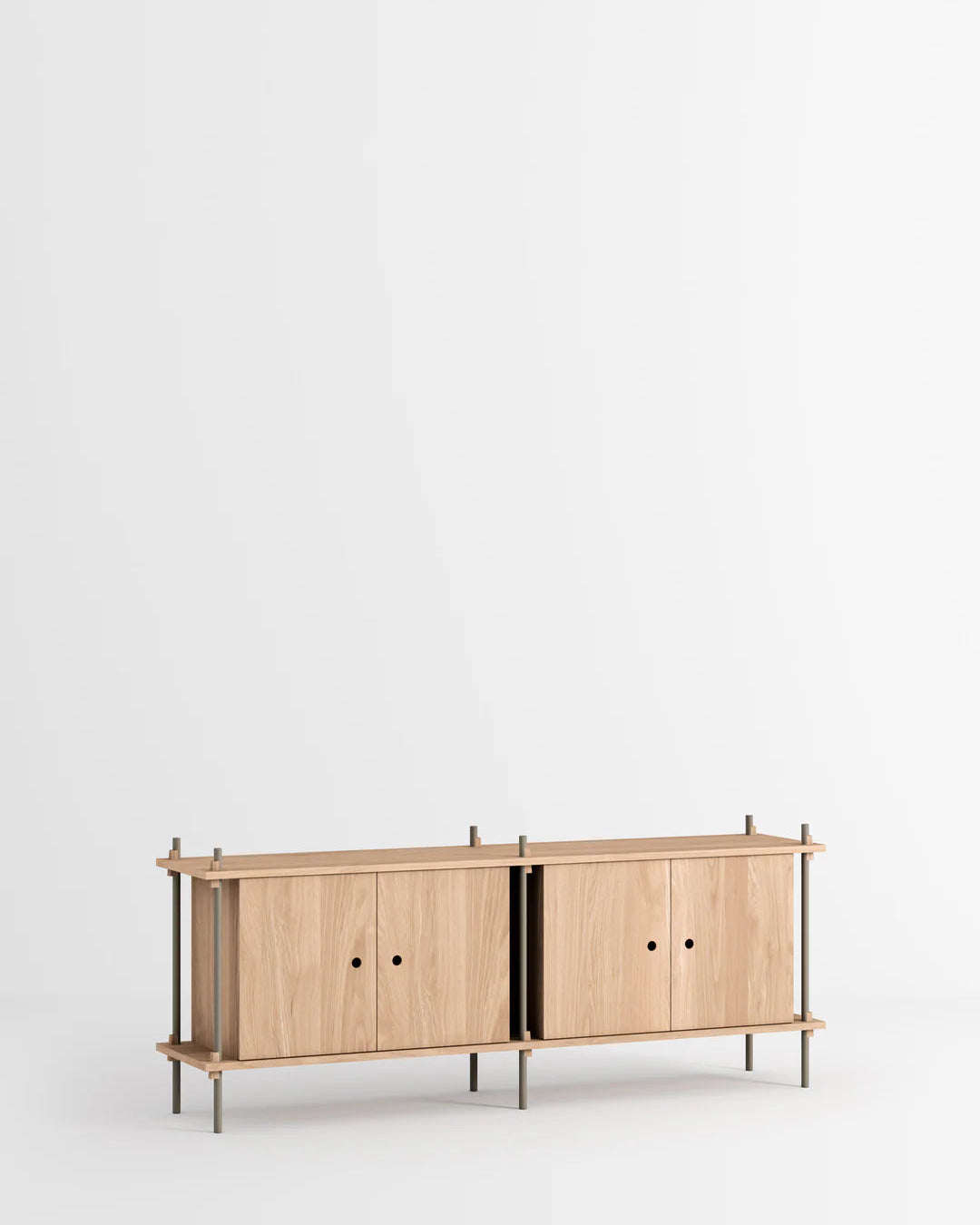 ชั้นวางของจาก MOEBE ดีไซน์เรียบง่ายแบบสแกนดิเนเวีย
ปรับเปลี่ยนได้ตามพื้นที่และการใช้งาน ผลิตจากไม้โอ๊กแท้และเหล็กเคลือบสีพาวเดอร์
สะท้อนแนวคิดของ Old Pine Trees เรื่องความงามที่ใช้งานได้จริงและอยู่กับเราได้นาน