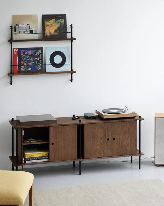 ชั้นวางของจาก MOEBE ดีไซน์เรียบง่ายแบบสแกนดิเนเวีย
ปรับเปลี่ยนได้ตามพื้นที่และการใช้งาน ผลิตจากไม้โอ๊กแท้และเหล็กเคลือบสีพาวเดอร์
สะท้อนแนวคิดของ Old Pine Trees เรื่องความงามที่ใช้งานได้จริงและอยู่กับเราได้นาน