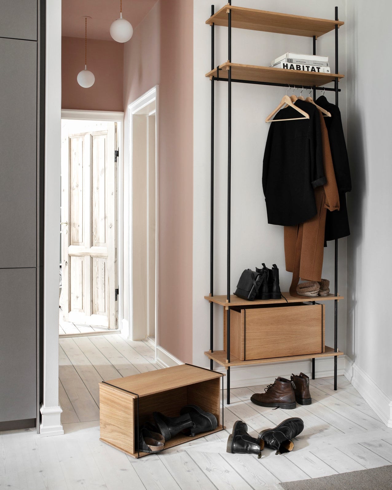 MOEBE Storage Box กล่องเก็บของไม้โอ๊กแบบมินิมัล วางได้ทั้งแนวนอนและแนวตั้ง ใช้เป็นกล่องเก็บของหรือโต๊ะข้าง โต๊ะหัวเตียง จำหน่ายโดย Old Pine Trees