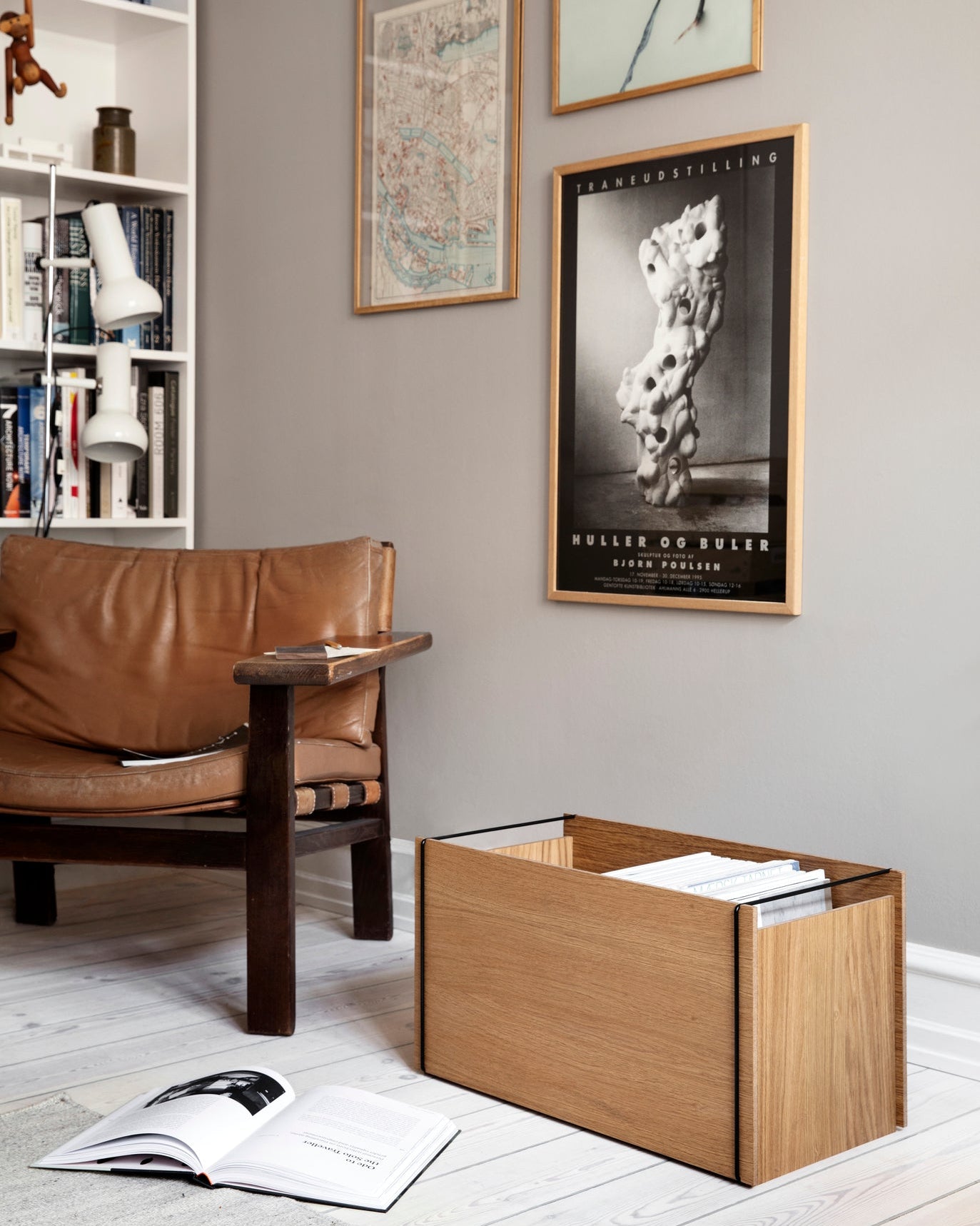 MOEBE Storage Box กล่องเก็บของไม้โอ๊กแบบมินิมัล วางได้ทั้งแนวนอนและแนวตั้ง ใช้เป็นกล่องเก็บของหรือโต๊ะข้าง โต๊ะหัวเตียง จำหน่ายโดย Old Pine Trees