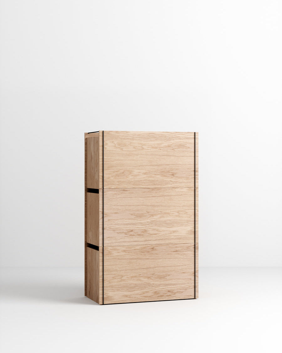 MOEBE Storage Box กล่องเก็บของไม้โอ๊กแบบมินิมัล วางได้ทั้งแนวนอนและแนวตั้ง ใช้เป็นกล่องเก็บของหรือโต๊ะข้าง โต๊ะหัวเตียง จำหน่ายโดย Old Pine Trees