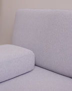 โซฟา Spoke Sofa จาก TAKT แบรนด์เฟอร์นิเจอร์ร่วมสมัยจากเดนมาร์ก ออกแบบโดยสตูดิโอ Anderssen & Voll เพื่อสร้างโซฟาที่ทั้งงดงาม เรียบง่าย และยั่งยืน โครงสร้างไม้โอ๊กแท้ที่ผ่านการรับรอง FSC® ผสมผสานกับเบาะผ้า 100% จาก Kvadrat ทุกส่วนถอดประกอบและซ่อมได้ตามแนวคิด Perpetual Sustainable Design เพื่อยืดอายุการใช้งานและลดของเสีย ดีไซน์แบบสแกนดิเนเวียเผยโครงสร้างอย่างซื่อสัตย์และให้ความรู้สึกอบอุ่น เหมาะกับการใช้งานในทุกพื้นที่ของบ้าน จัดจำหน่ายโดย Old Pine Trees