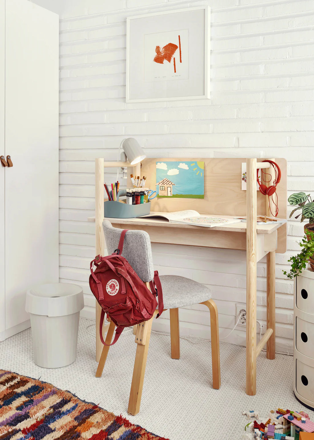 Made by Choice FEM Desk โต๊ะทำงานไม้ ash แบบ multifunctional สำหรับ sitting และ standing use ออกแบบโดย Fyra
