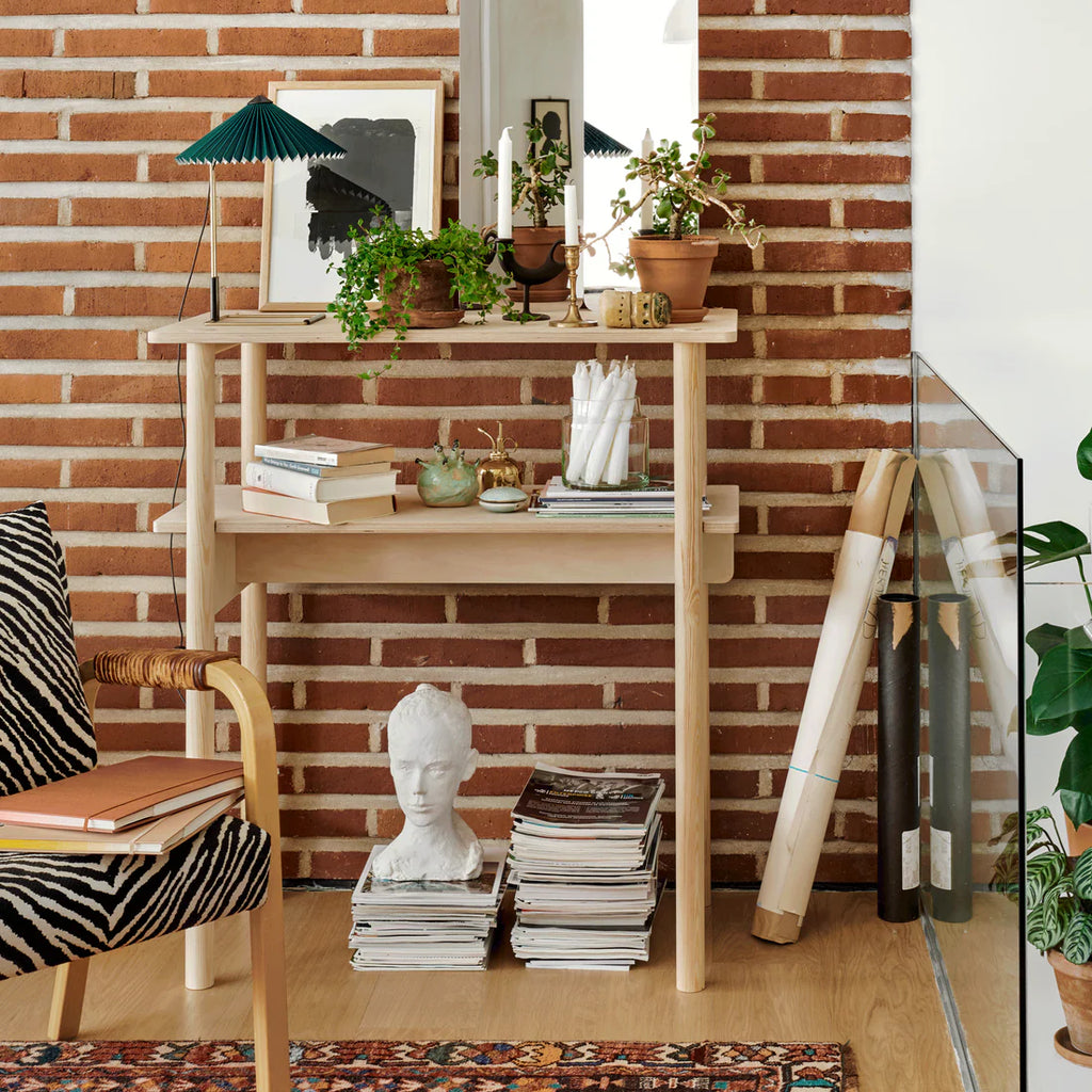 Made by Choice FEM Desk โต๊ะทำงานไม้ ash แบบ multifunctional สำหรับ sitting และ standing use ออกแบบโดย Fyra