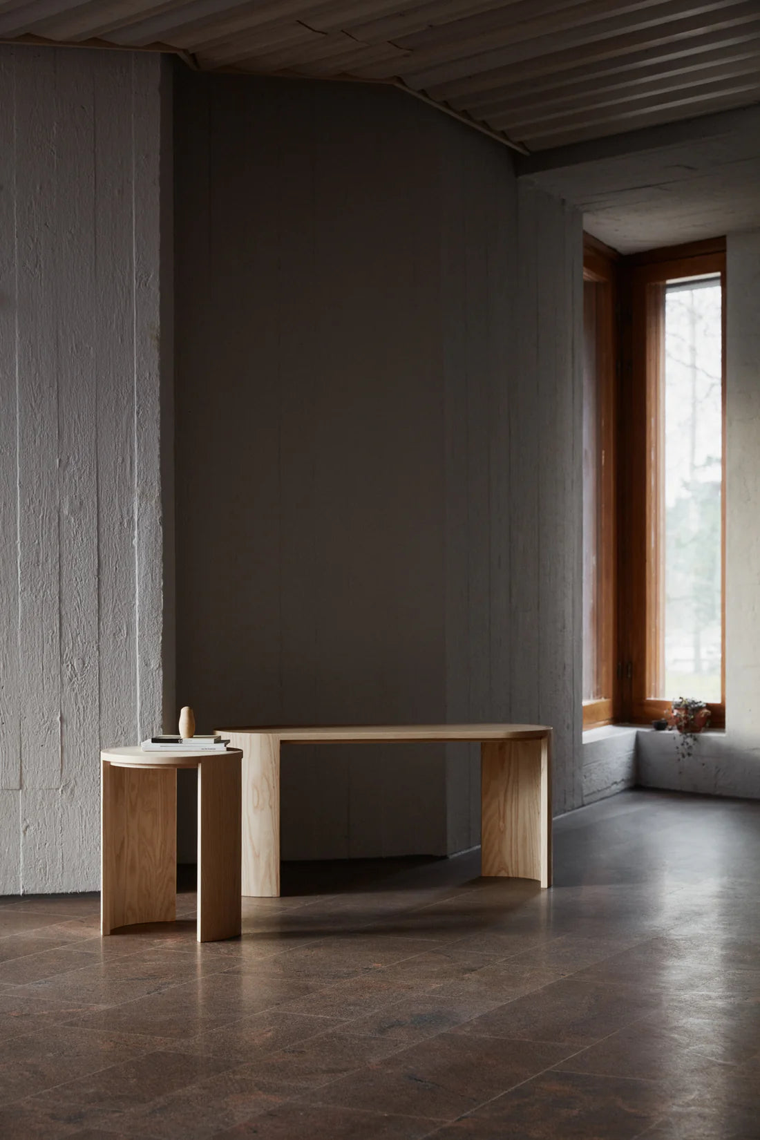 Made by Choice AIRISTO Side Table / Bench เฟอร์นิเจอร์ multifunctional ไม้ ash พร้อม asymmetric foot structure ออกแบบโดย Joanna Laajisto
