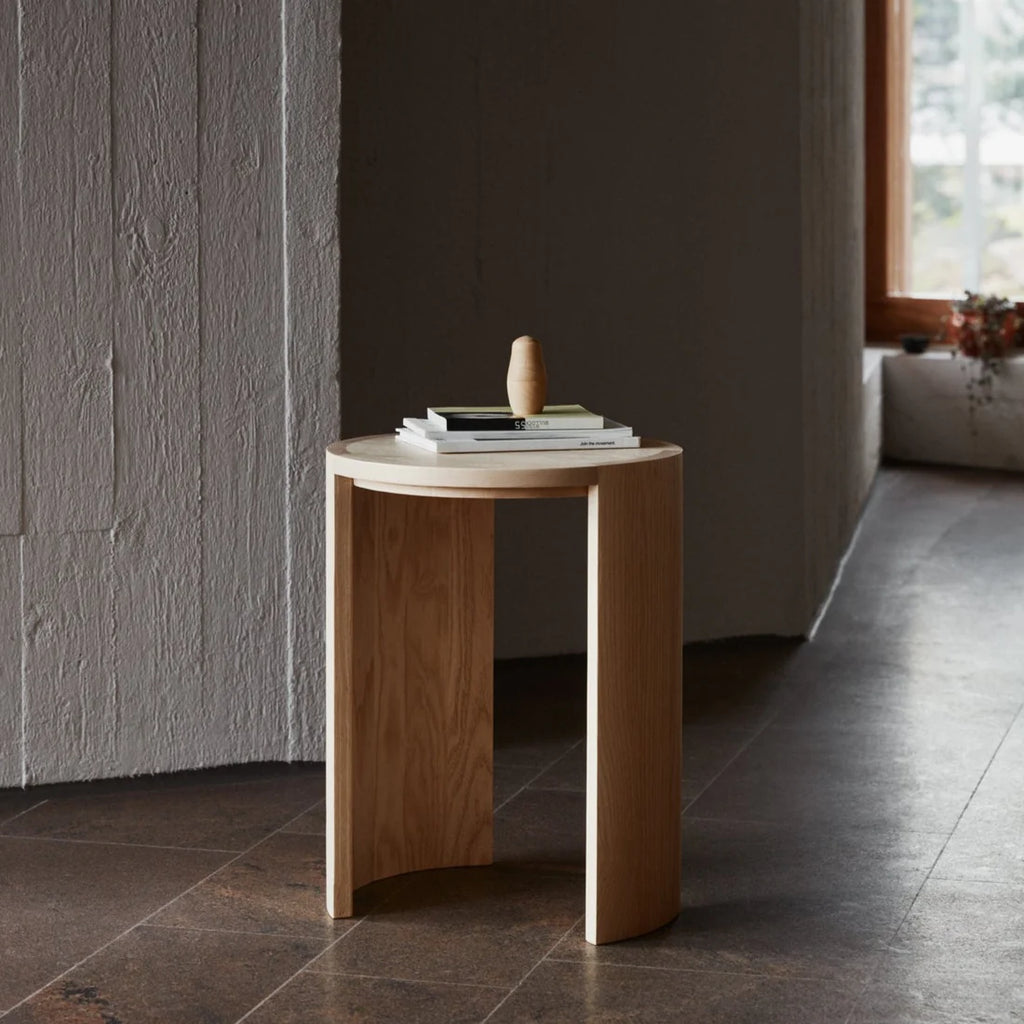 Made by Choice AIRISTO Side Table / Stool เฟอร์นิเจอร์ multifunctional ไม้ ash พร้อม asymmetric foot structure ออกแบบโดย Joanna Laajisto