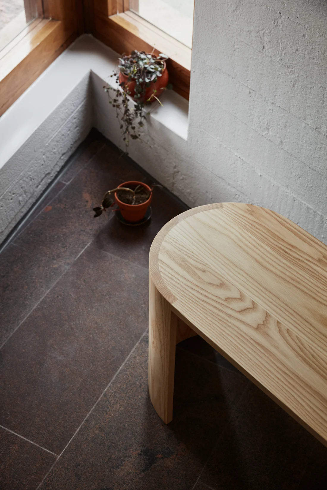 Made by Choice AIRISTO Side Table / Bench เฟอร์นิเจอร์ multifunctional ไม้ ash พร้อม asymmetric foot structure ออกแบบโดย Joanna Laajisto
