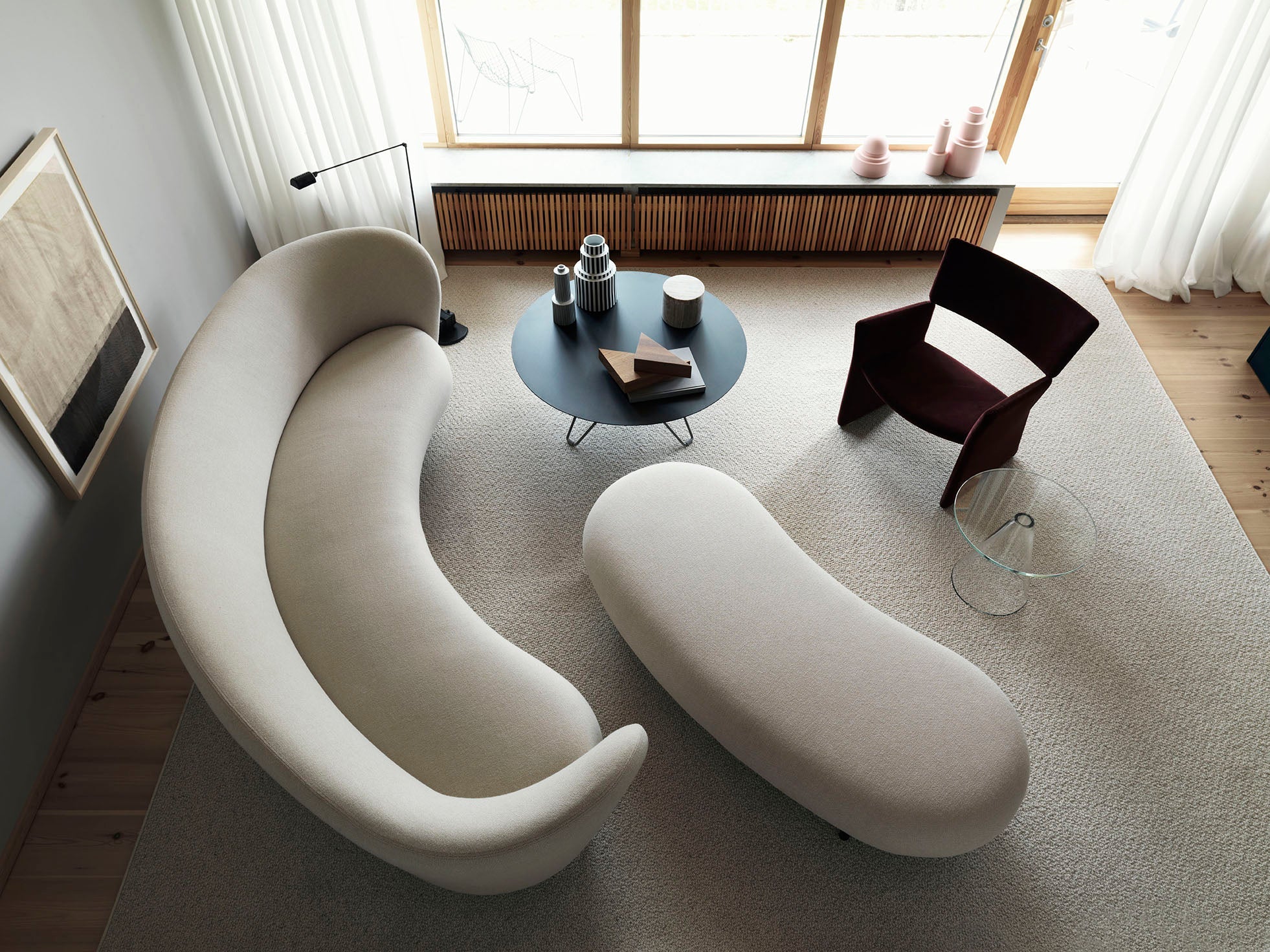Dandy 3 Seater Sofa โซฟาสามที่นั่งทรงโค้งพร้อมฐานไม้ oak จาก Massproductions
