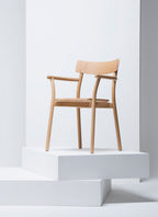 Mattiazzi MC8 CHIARO Armchair เก้าอี้ไม้พร้อม armrests ดีไซน์เรียบง่าย ออกแบบโดย Leon Ransmeier