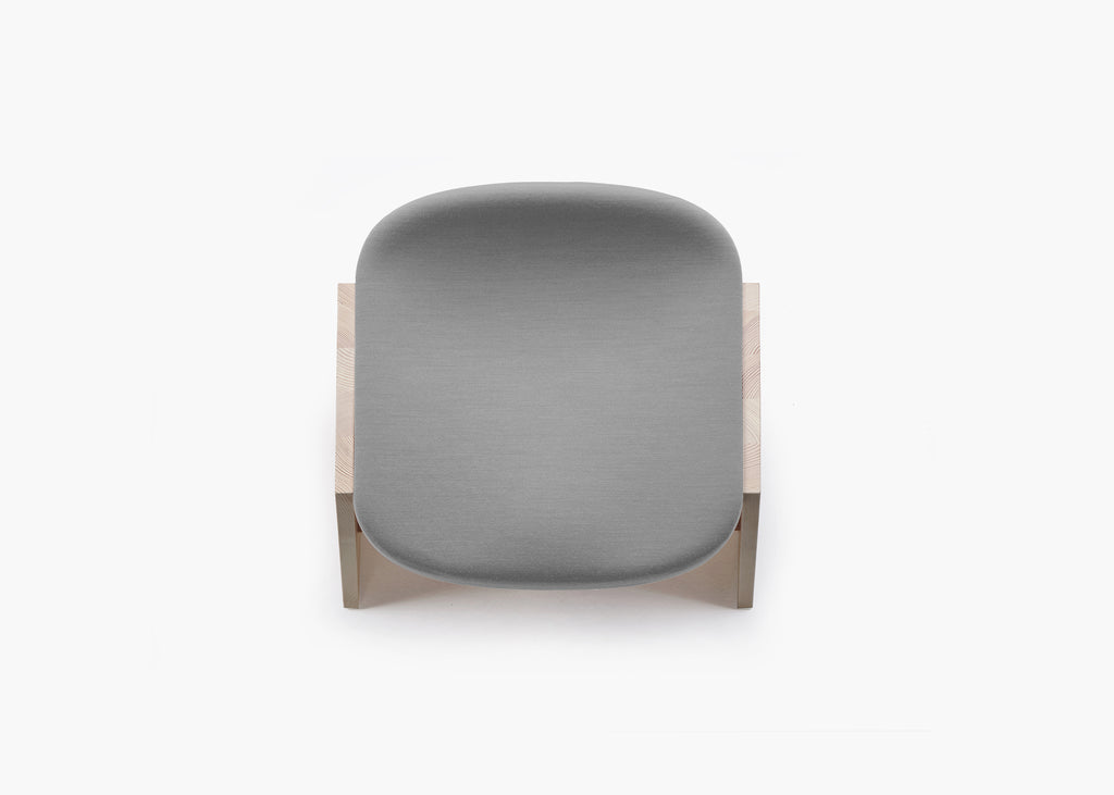 Mattiazzi MC19 FRONDA Stool สตูลโครงไม้ pine พร้อม shelf ใต้ที่นั่งและ steel seat สำหรับพื้นที่ภายในร่วมสมัย