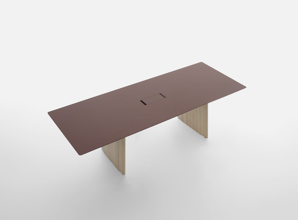 Mattiazzi MC19 FRONDA Table โต๊ะโครงไม้ pine พร้อม FENIX NTM® top สำหรับพื้นที่ทำงานและรับประทานอาหารร่วมสมัย