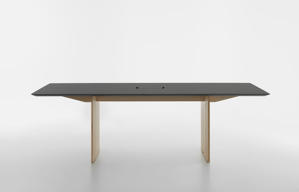 Mattiazzi MC19 FRONDA Table โต๊ะโครงไม้ pine พร้อม FENIX NTM® top สำหรับพื้นที่ทำงานและรับประทานอาหารร่วมสมัย