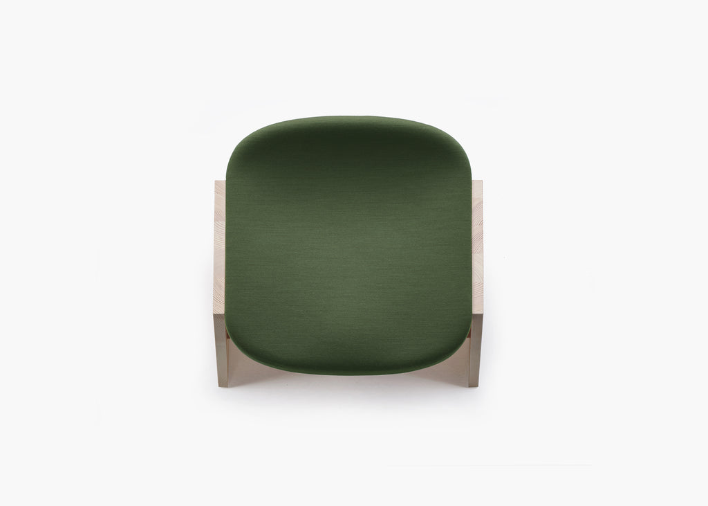 Mattiazzi MC19 FRONDA Stool สตูลโครงไม้ pine พร้อม shelf ใต้ที่นั่งและ steel seat สำหรับพื้นที่ภายในร่วมสมัย