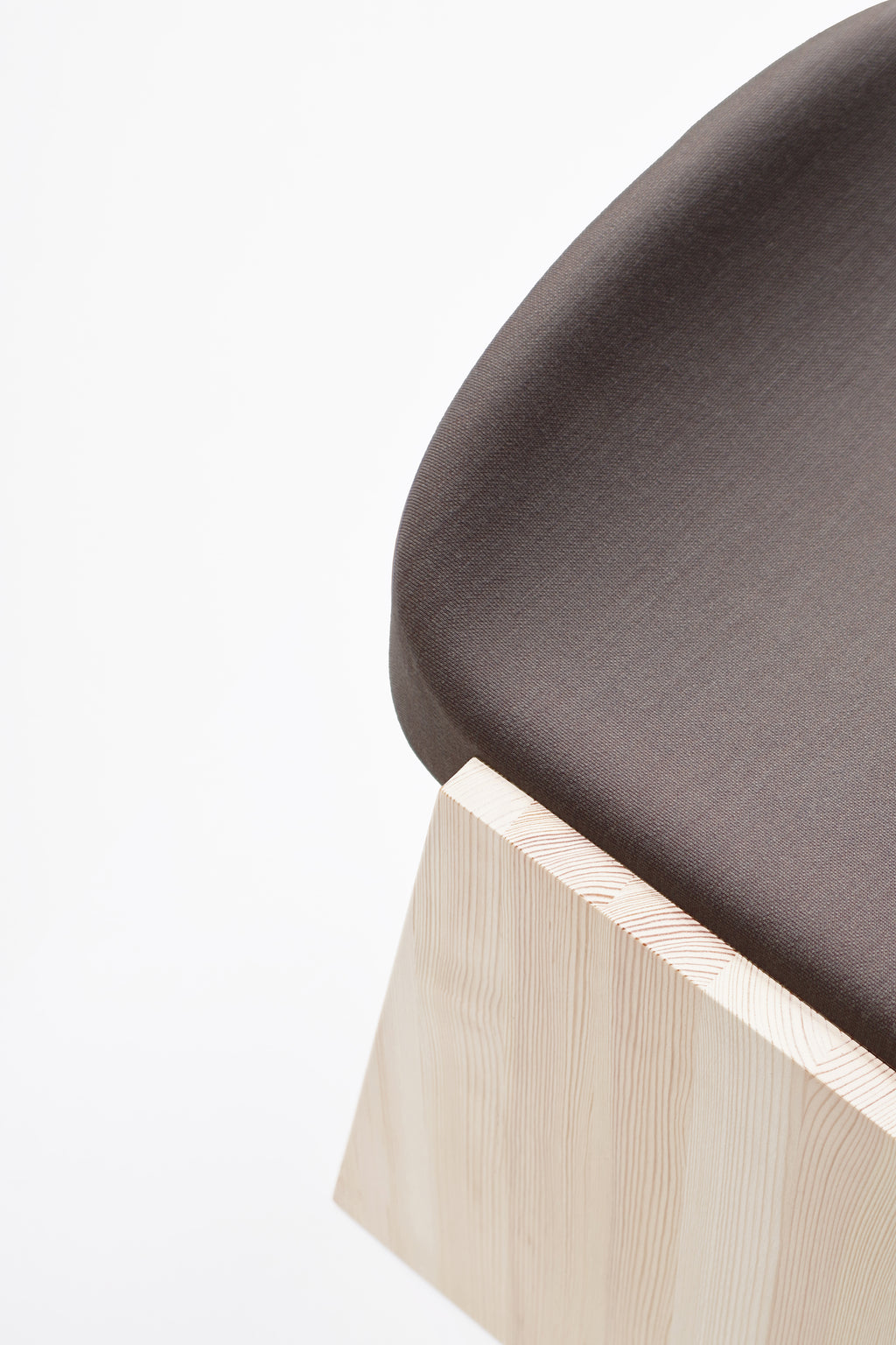 Mattiazzi MC19 FRONDA Stool สตูลโครงไม้ pine พร้อม shelf ใต้ที่นั่งและ steel seat สำหรับพื้นที่ภายในร่วมสมัย