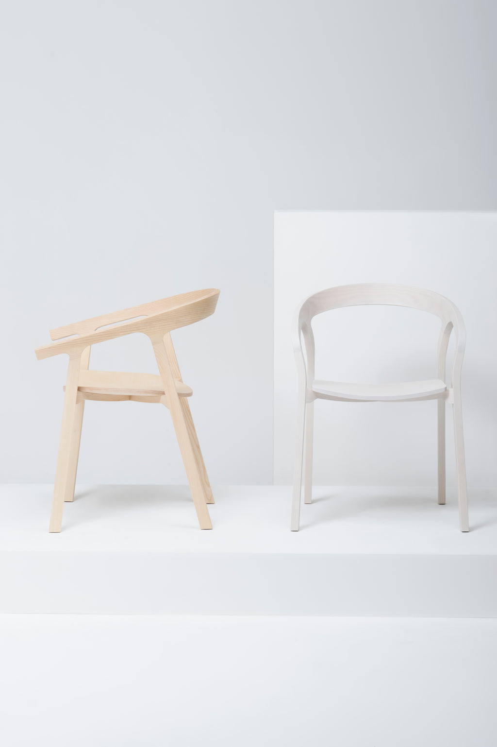 Mattiazzi MC1 HE SAID Chair เก้าอี้ไม้ ash ออกแบบโดย Nitzan Cohen พร้อม armrest ทรงชัดเจนและรายละเอียดงานไม้โค้งต่อเนื่อง