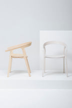 Mattiazzi MC1 HE SAID Chair เก้าอี้ไม้ ash ออกแบบโดย Nitzan Cohen พร้อม armrest ทรงชัดเจนและรายละเอียดงานไม้โค้งต่อเนื่อง