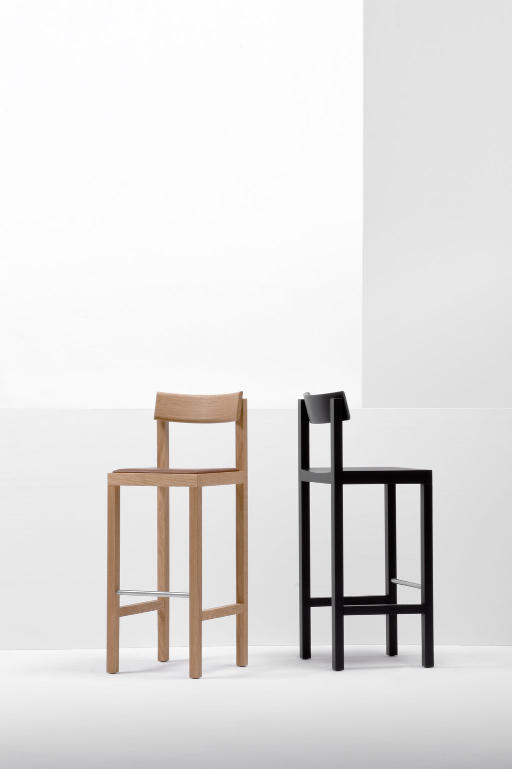 Mattiazzi MC14 PRIMO Counter / Bar Stool สตูลโครงไม้สำหรับเคาน์เตอร์และบาร์ร่วมสมัย