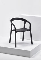 Mattiazzi MC1 SHE SAID Chair เก้าอี้ไม้ ash ออกแบบโดย Nitzan Cohen พร้อม armrest โค้งลาดและรายละเอียดงานไม้ต่อเนื่อง