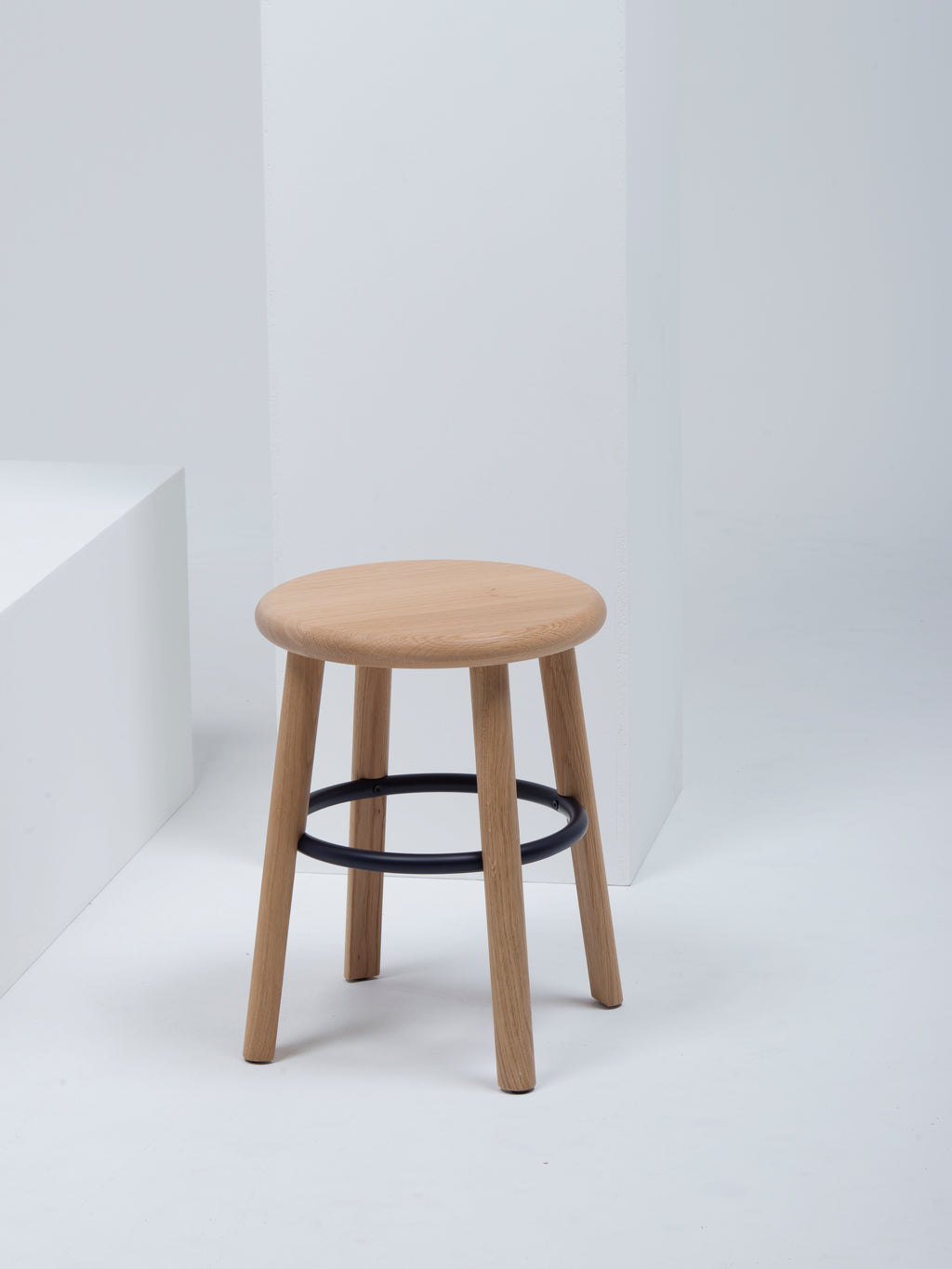 Mattiazzi MC5 SOLO Low Stool สตูลไม้ ash หรือ oak ดีไซน์เรียบง่าย ออกแบบโดย Nitzan Cohen