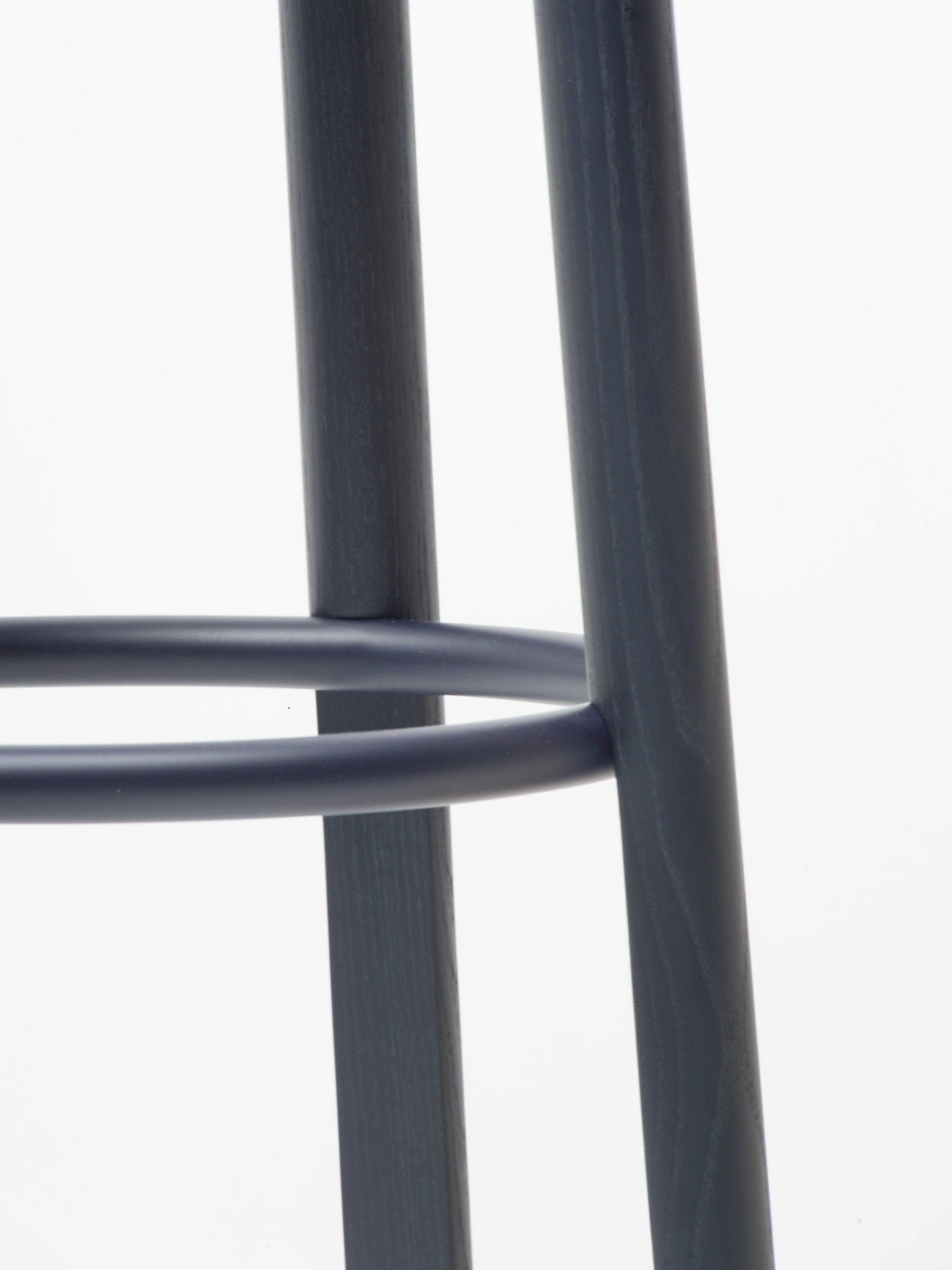 Mattiazzi MC5 SOLO Counter / Bar Stool สตูลไม้ ash หรือ oak สำหรับ counter และ bar seating ออกแบบโดย Nitzan Cohen