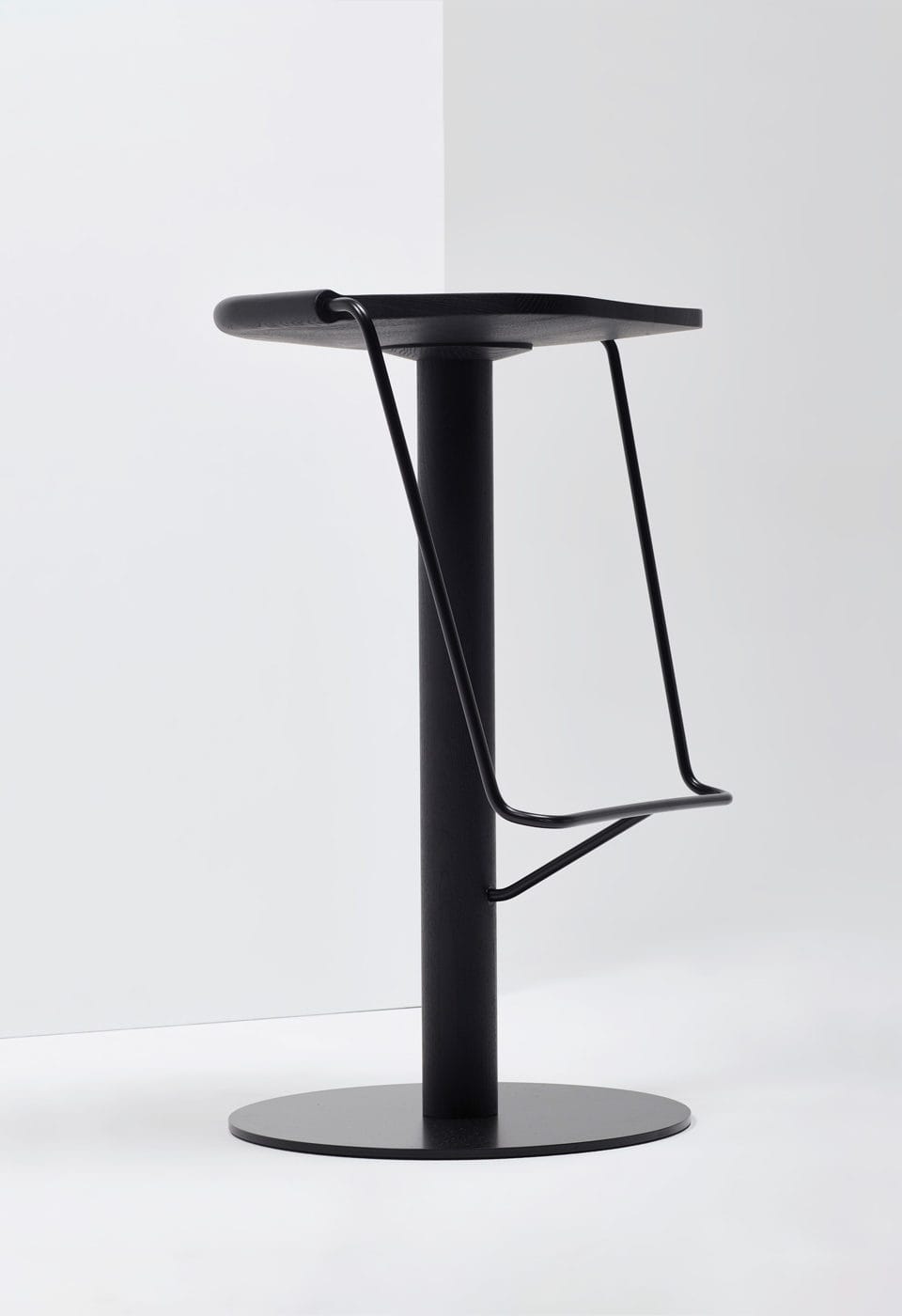 Mattiazzi MC9 UNCINO Bar Stool สตูลไม้ ash พร้อมโครง metal frame ออกแบบโดย Ronan & Erwan Bouroullec