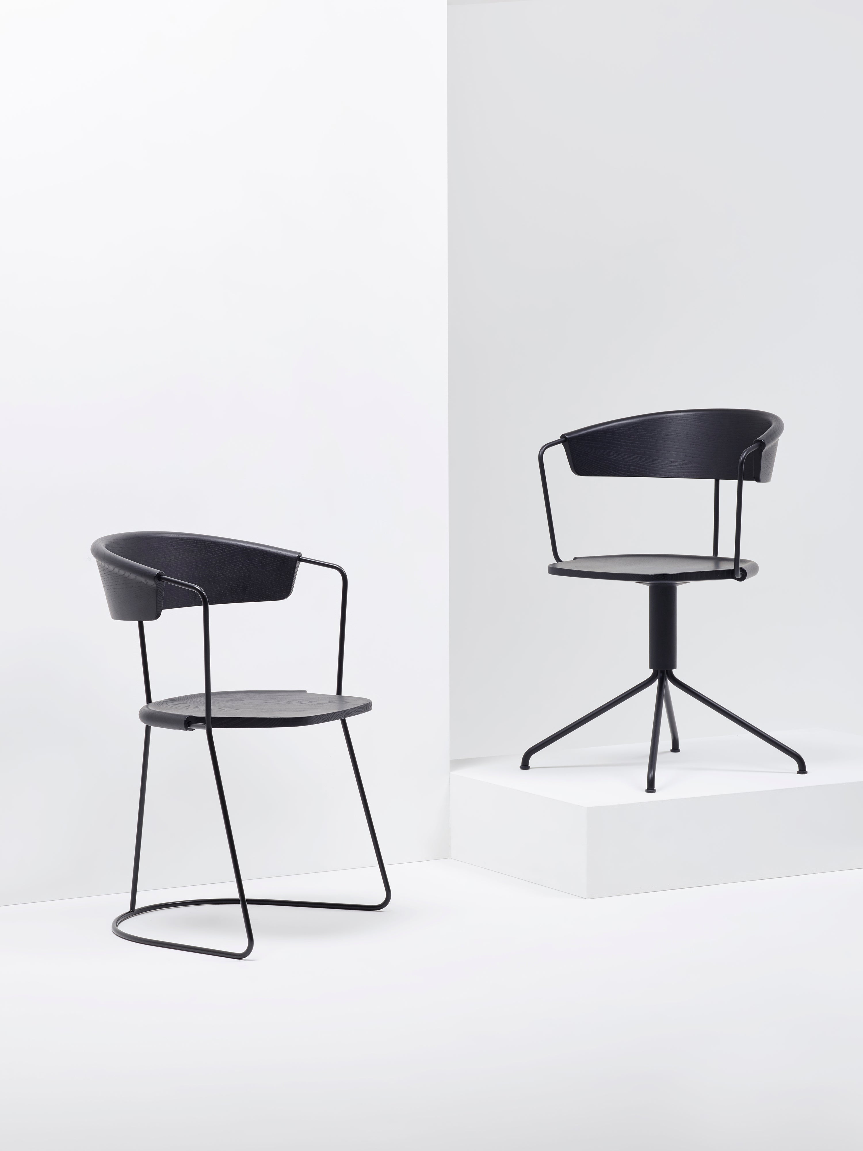 Mattiazzi MC9 UNCINO Version C เก้าอี้ไม้ ash พร้อมโครง metal sled base ออกแบบโดย Ronan & Erwan Bouroullec
