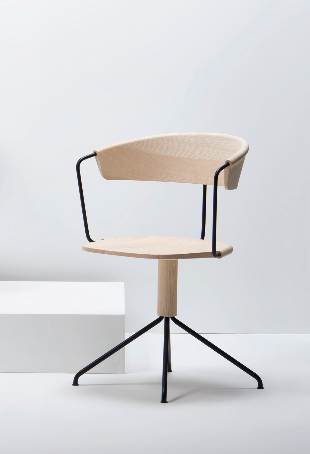 Mattiazzi MC9 UNCINO Version A เก้าอี้ไม้พร้อมฐาน swivel metal ออกแบบโดย Ronan & Erwan Bouroullec