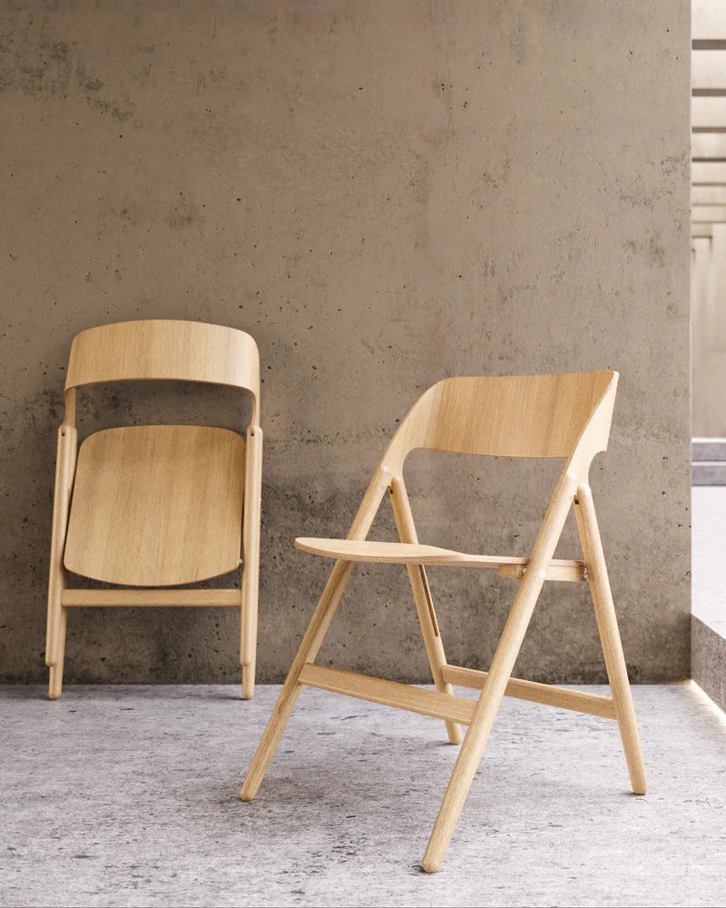 Narin Folding Chair เก้าอี้พับไม้ดีไซน์มินิมอลโครงสร้างแข็งแรง ออกแบบโดย David Irwin