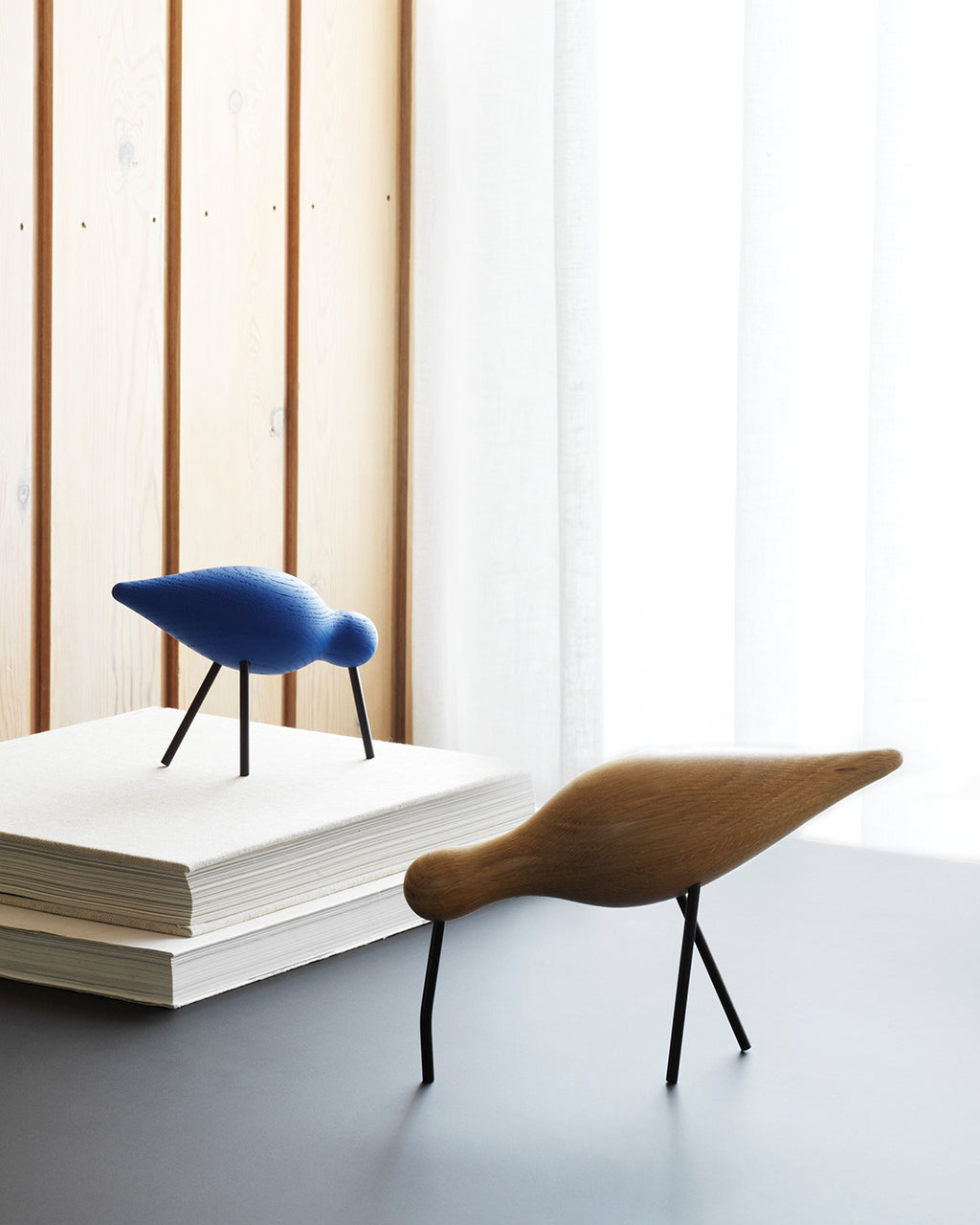 Normann Copenhagen ของแต่งบ้านรูปนกไม้ Shorebird สไตล์มินิมอล ทำจากไม้โอ๊ค โทนไม้ธรรมชาติ เพิ่มบรรยากาศอบอุ่นแบบสแกนดิเนเวีย
