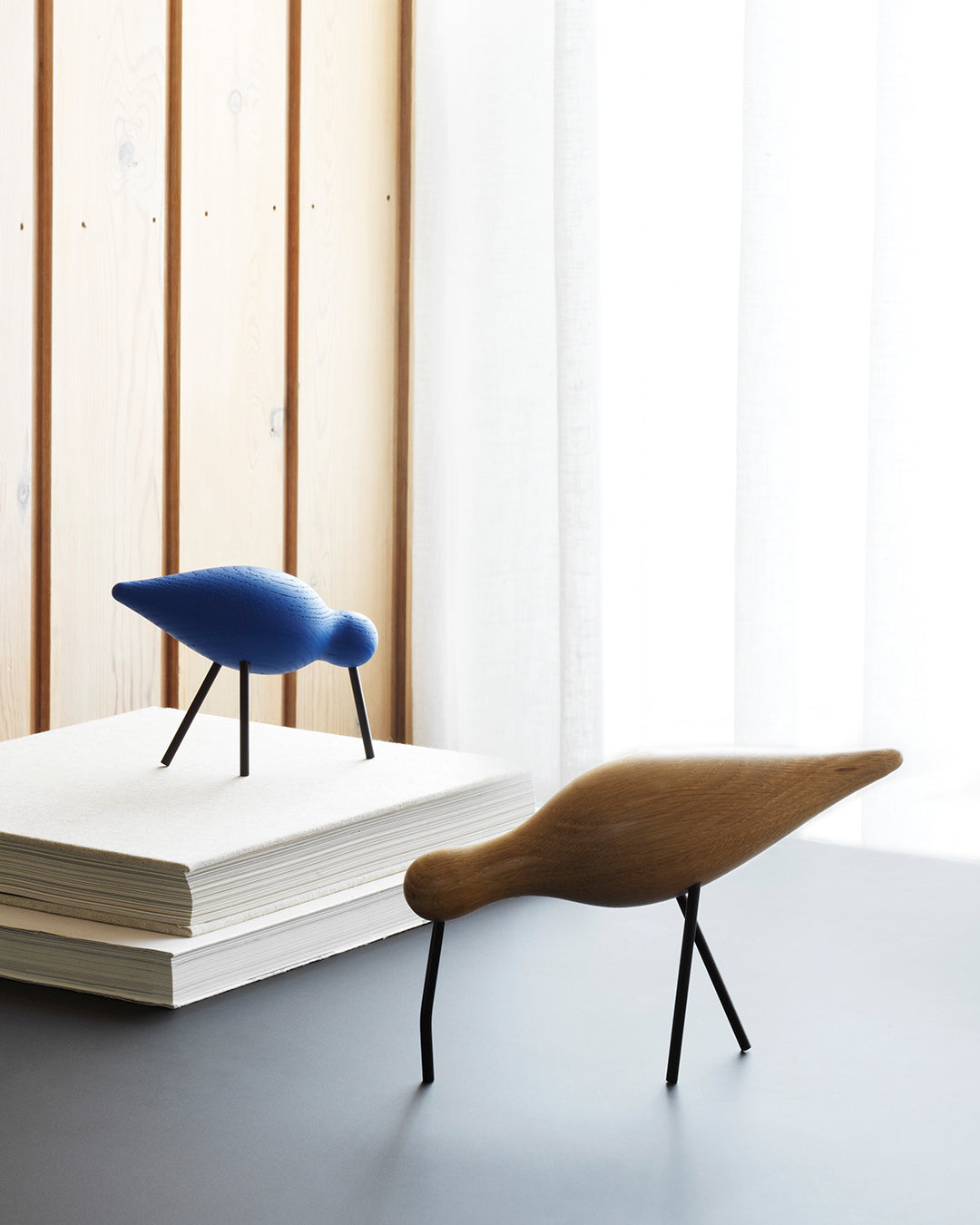 Normann Copenhagen ของแต่งบ้านรูปนกไม้ Shorebird สไตล์มินิมอล ทำจากไม้โอ๊ค โทนไม้ธรรมชาติ เพิ่มบรรยากาศอบอุ่นแบบสแกนดิเนเวีย