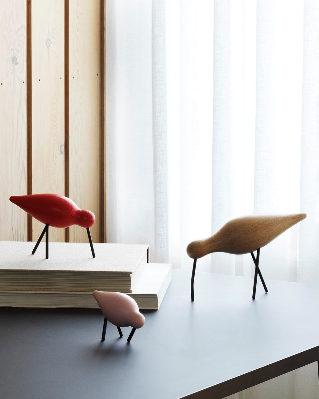 Normann Copenhagen ของแต่งบ้านรูปนกไม้ Shorebird สไตล์มินิมอล ทำจากไม้โอ๊ค โทนไม้ธรรมชาติ เพิ่มบรรยากาศอบอุ่นแบบสแกนดิเนเวีย