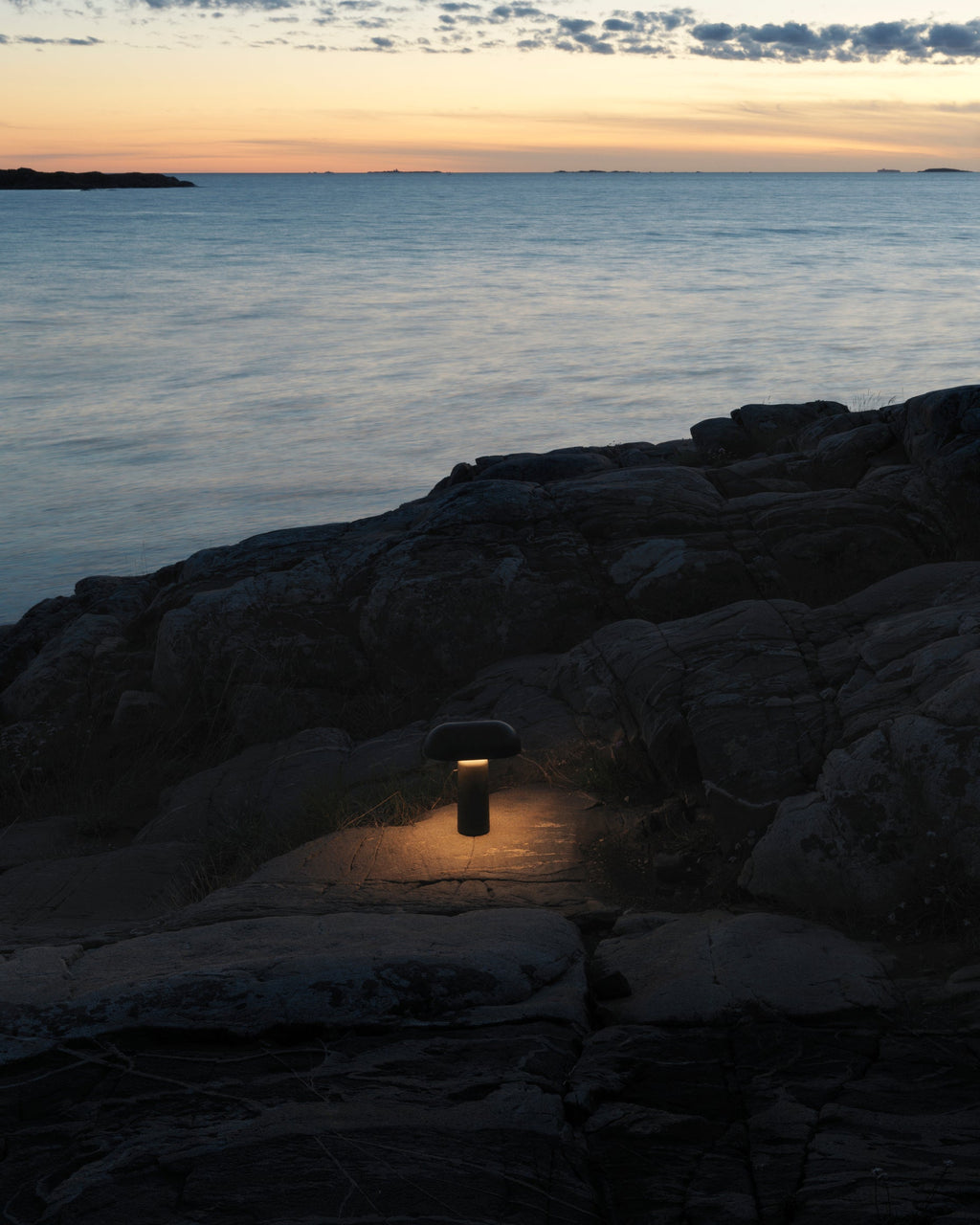 โคมไฟพกพา Normann Copenhagen Porta Lamp ตั้งโต๊ะ ใช้ไฟ LED ปรับระดับได้ ดีไซน์เรียบง่ายแบบสแกนดิเนเวียน นำเข้าโดย Old Pine Trees