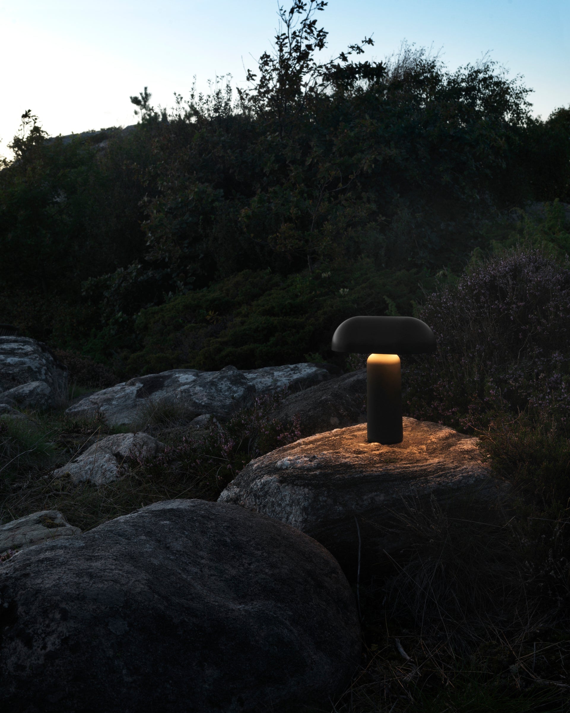 โคมไฟพกพา Normann Copenhagen Porta Lamp ตั้งโต๊ะ ใช้ไฟ LED ปรับระดับได้ ดีไซน์เรียบง่ายแบบสแกนดิเนเวียน นำเข้าโดย Old Pine Trees