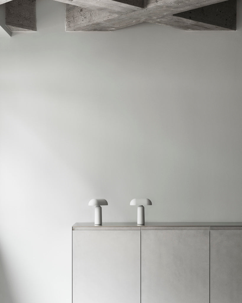 โคมไฟพกพา Normann Copenhagen Porta Lamp ตั้งโต๊ะ ใช้ไฟ LED ปรับระดับได้ ดีไซน์เรียบง่ายแบบสแกนดิเนเวียน นำเข้าโดย Old Pine Trees