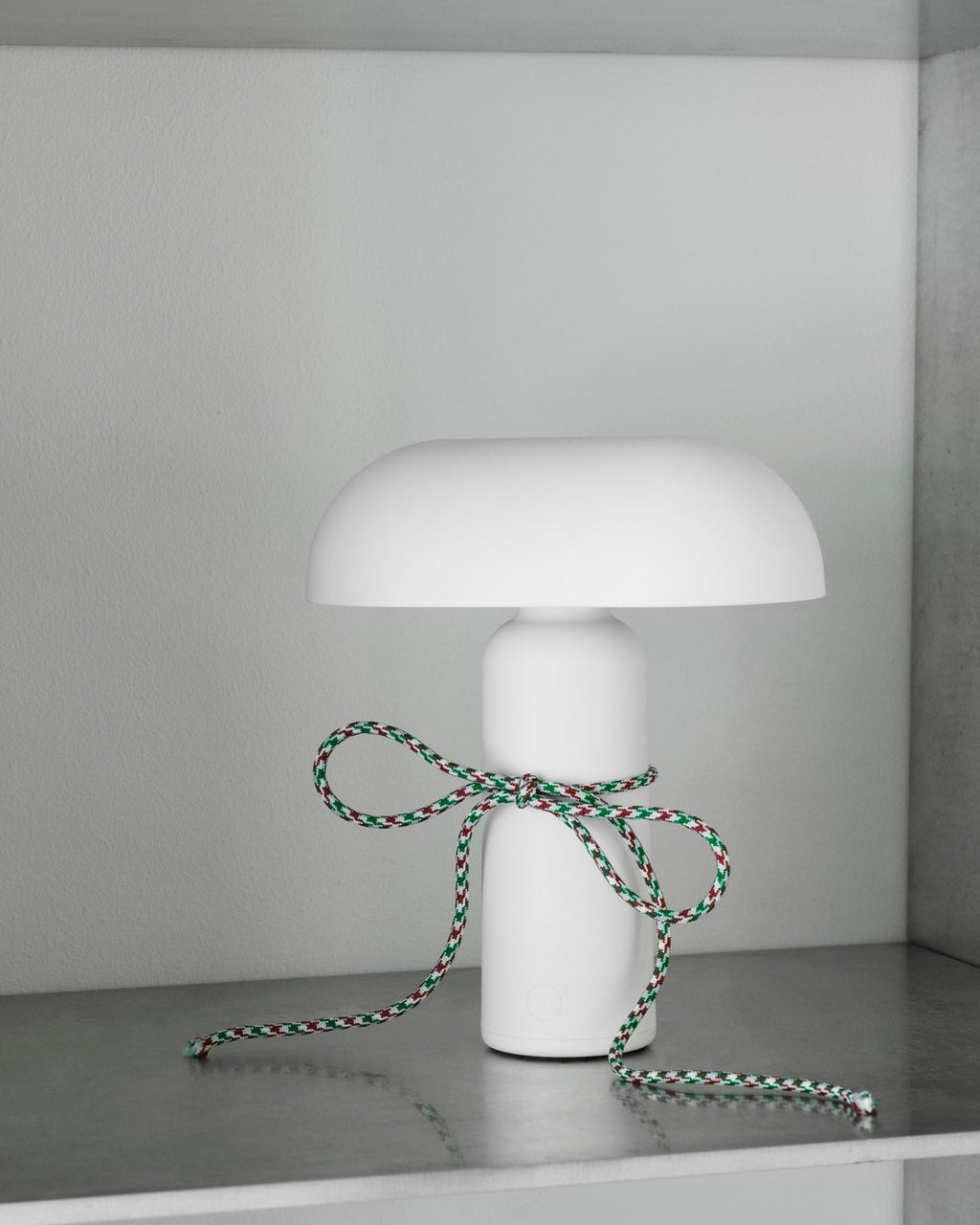 โคมไฟพกพา Normann Copenhagen Porta Lamp ตั้งโต๊ะ ใช้ไฟ LED ปรับระดับได้ ดีไซน์เรียบง่ายแบบสแกนดิเนเวียน นำเข้าโดย Old Pine Trees