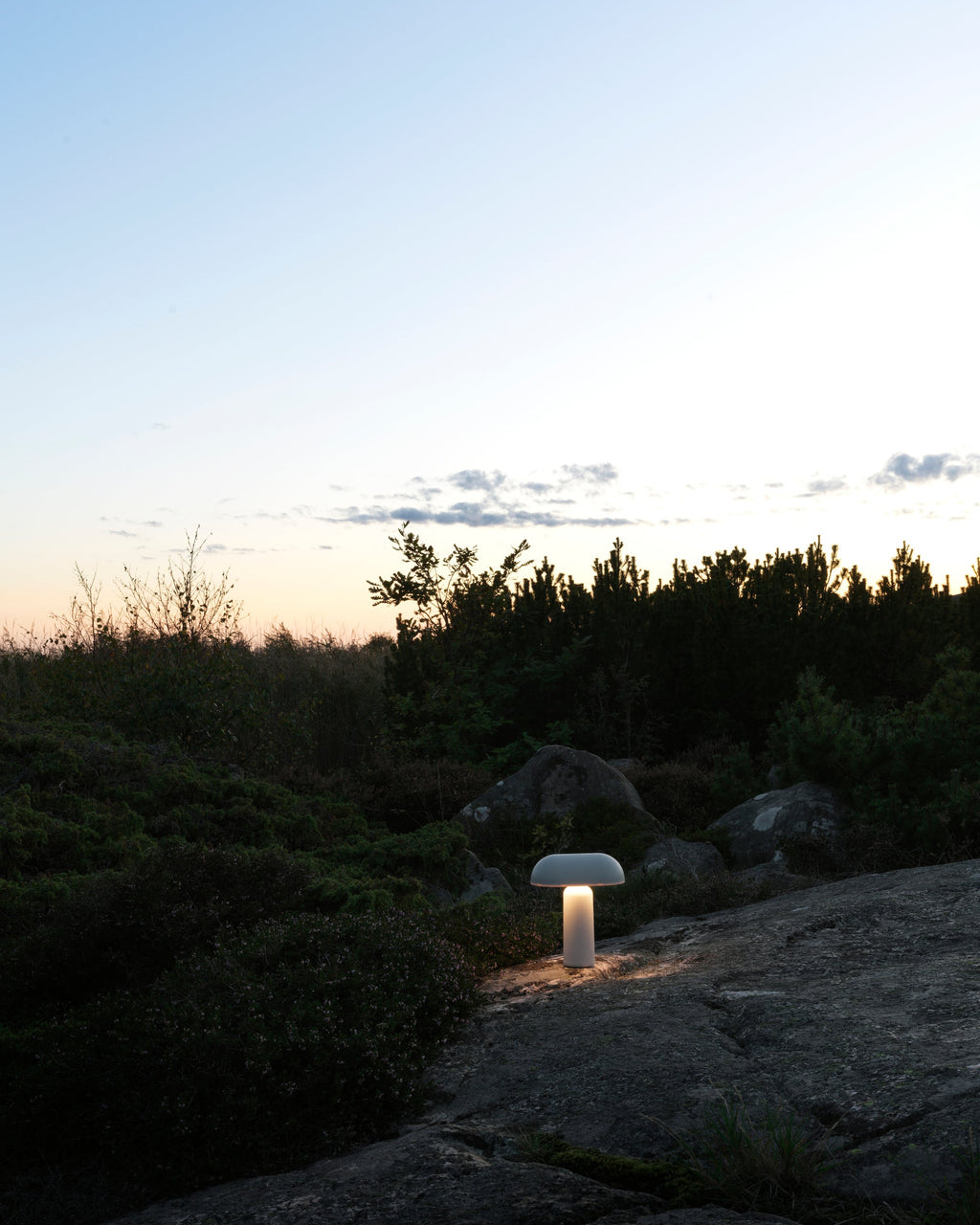 โคมไฟพกพา Normann Copenhagen Porta Lamp ตั้งโต๊ะ ใช้ไฟ LED ปรับระดับได้ ดีไซน์เรียบง่ายแบบสแกนดิเนเวียน นำเข้าโดย Old Pine Trees