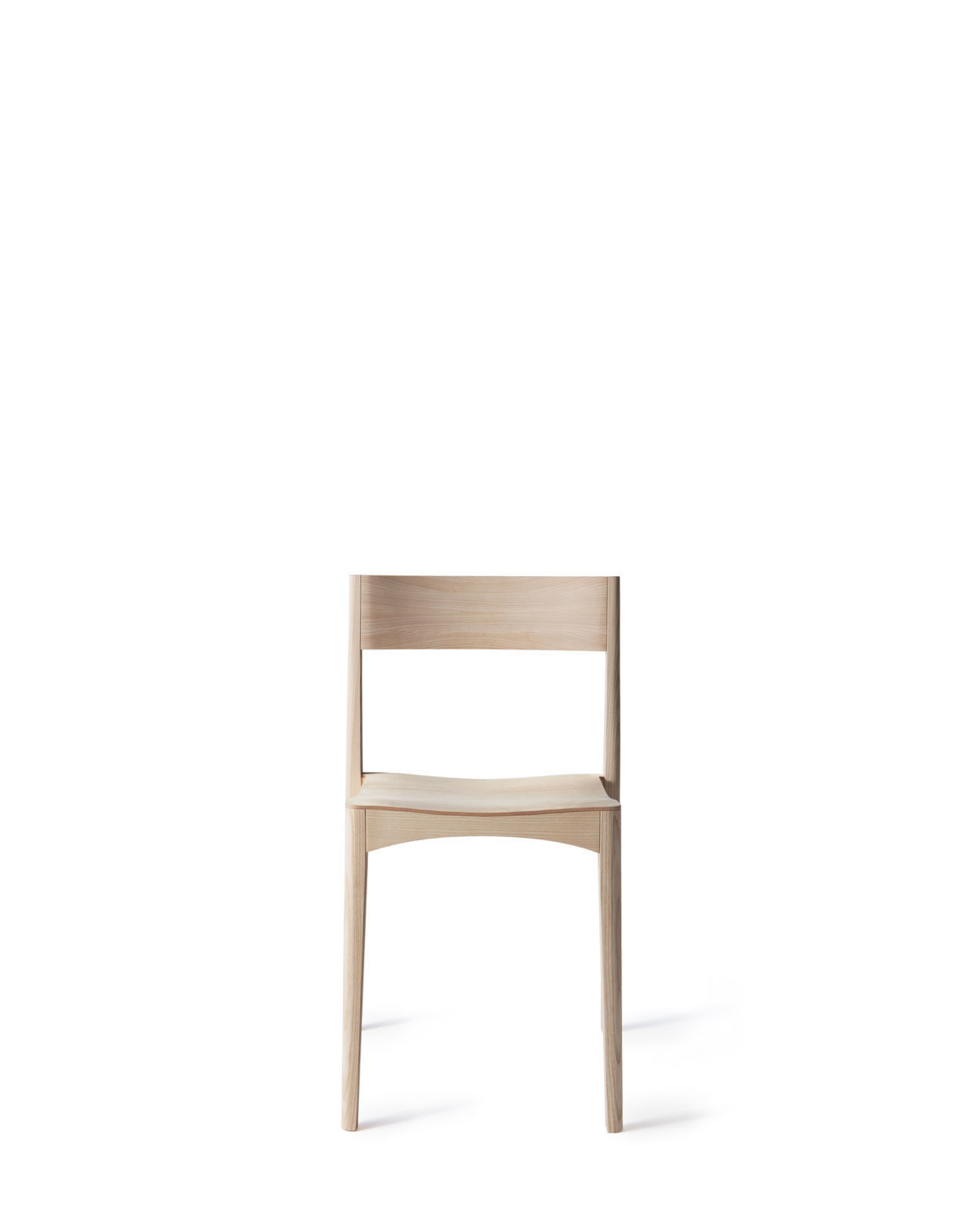 Nikari October Light Dining Chair เก้าอี้ ash น้ำหนักเบา มีให้เลือกที่นั่งไม้หรือ upholstered seat ออกแบบโดย Samuli Naamanka