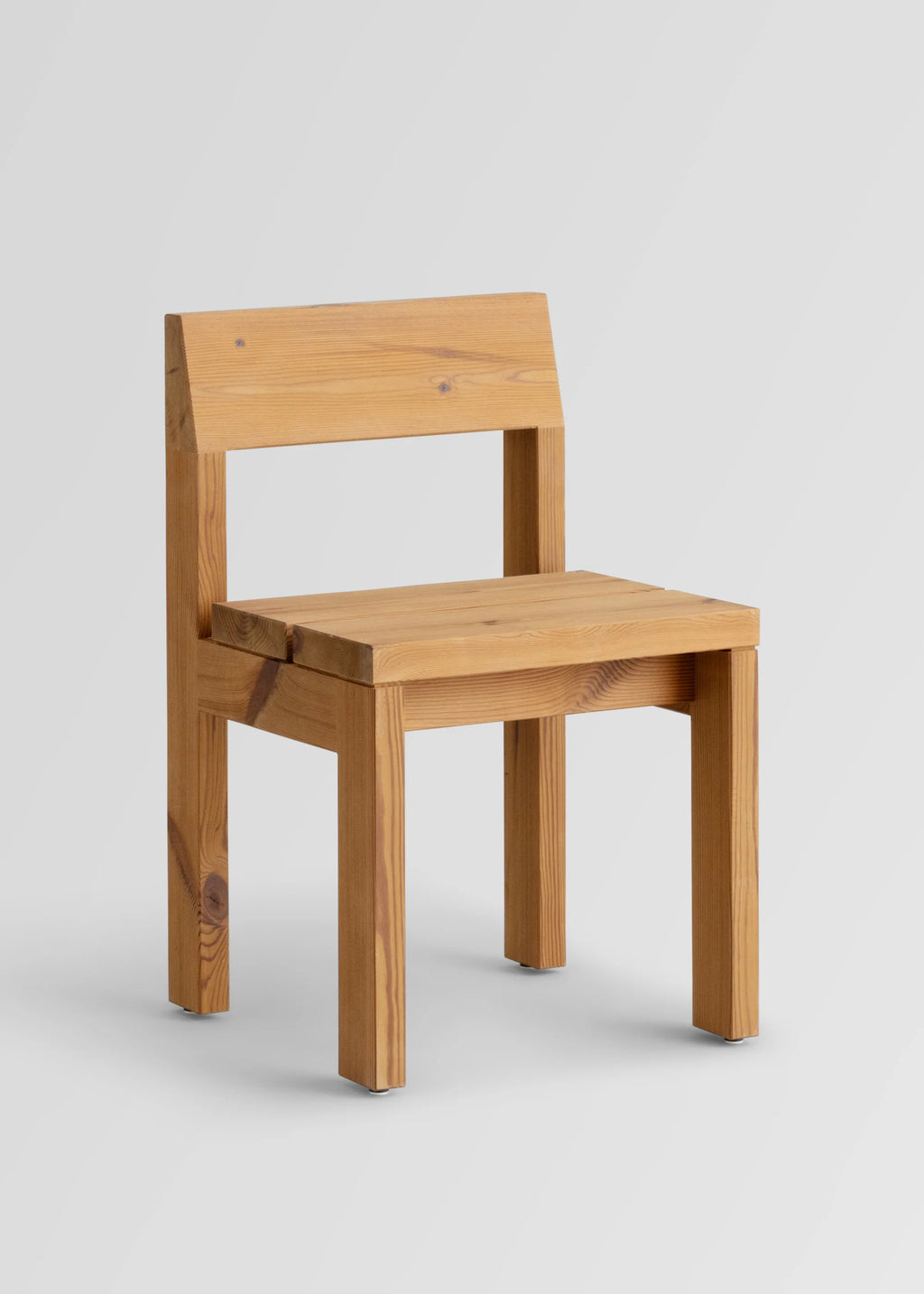 Vaarnii 013 Osa Outdoor Dining Chair เก้าอี้ไม้ pine สำหรับใช้งานกลางแจ้ง