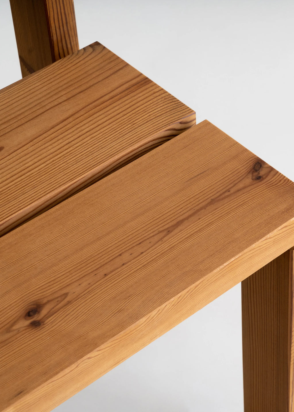 Vaarnii 013 Osa Outdoor Dining Chair เก้าอี้ไม้ pine สำหรับใช้งานกลางแจ้ง