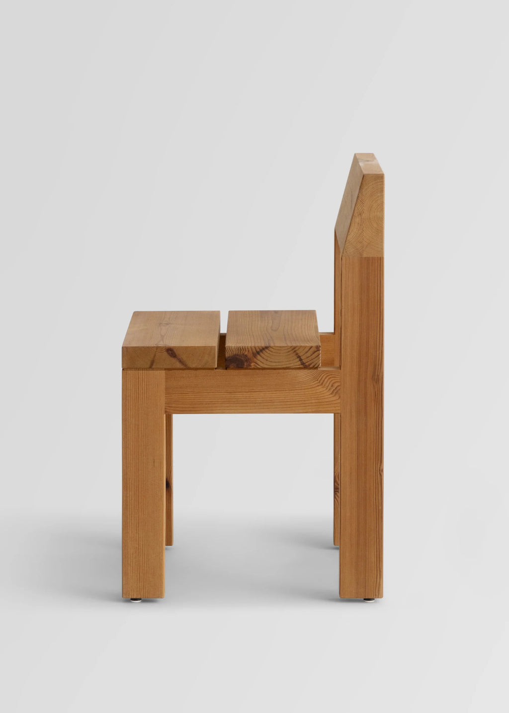 Vaarnii 013 Osa Outdoor Dining Chair เก้าอี้ไม้ pine สำหรับใช้งานกลางแจ้ง