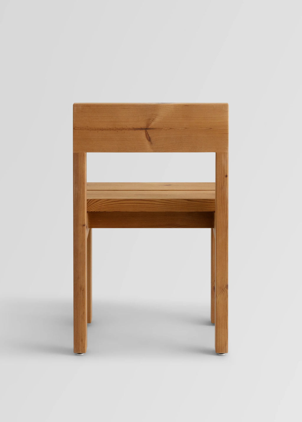 Vaarnii 013 Osa Outdoor Dining Chair เก้าอี้ไม้ pine สำหรับใช้งานกลางแจ้ง
