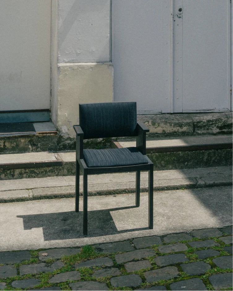 Vaarnii 016 Maasto Dining Armchair Upholstered Black เก้าอี้ไม้ pine สีดำ มีที่วางแขนและเบาะ