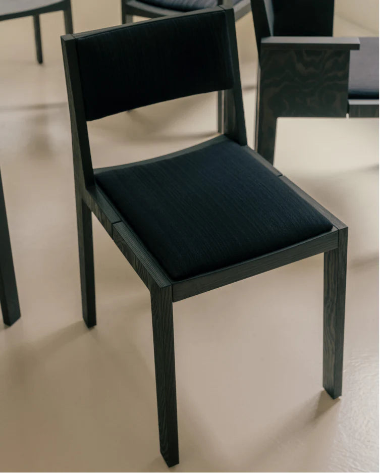 Vaarnii 016 Maasto Dining Chair Upholstered Black เก้าอี้ไม้ pine สีดำ พร้อมเบาะรองนั่ง