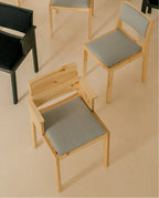 Vaarnii 016 Maasto Dining Armchair Upholstered เก้าอี้ไม้ pine มีที่วางแขนและเบาะ