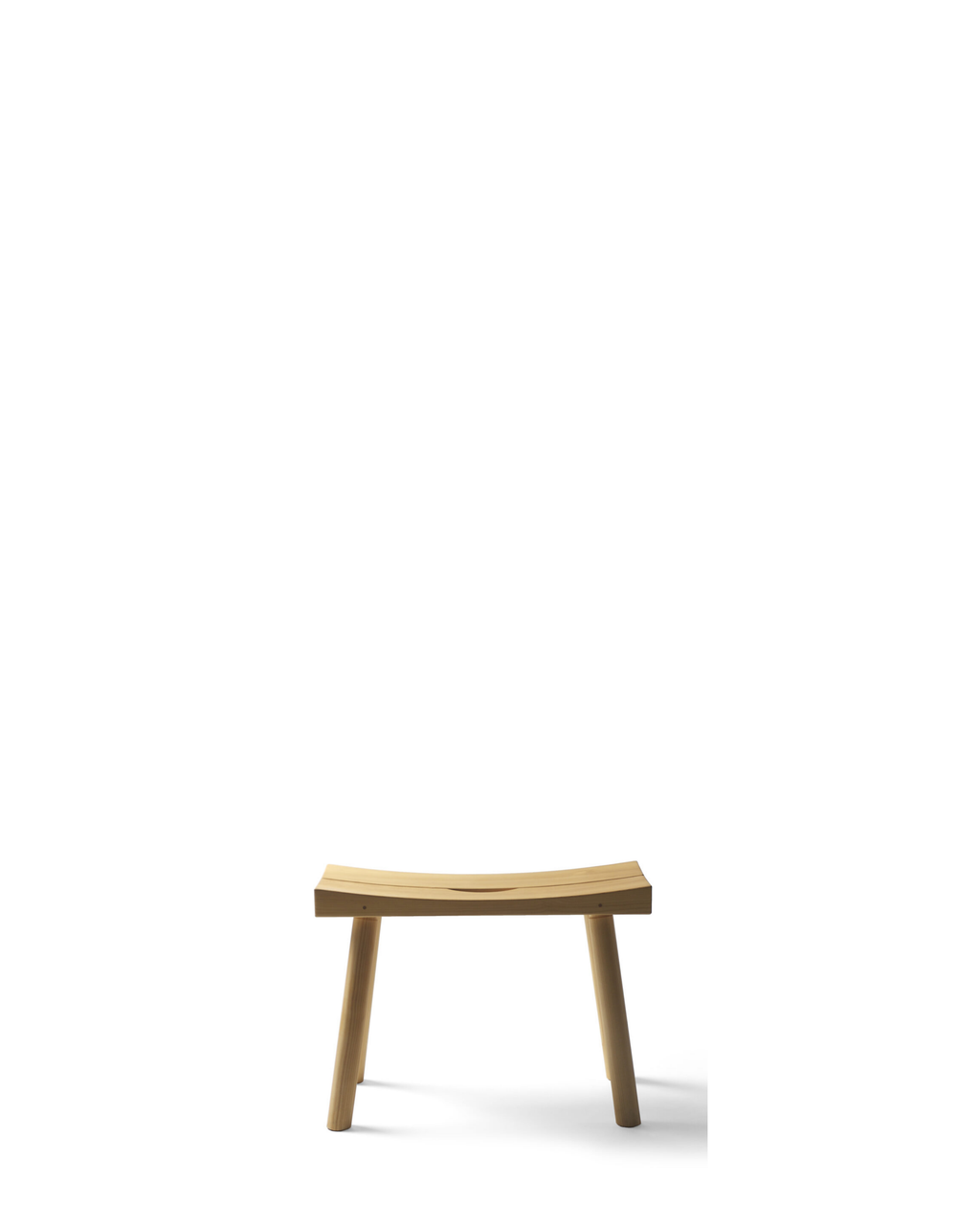 Nikari Periferia KVJ3 Stool สตูล alder สำหรับ sauna และพื้นที่ห้องน้ำ ออกแบบโดย Kari Virtanen