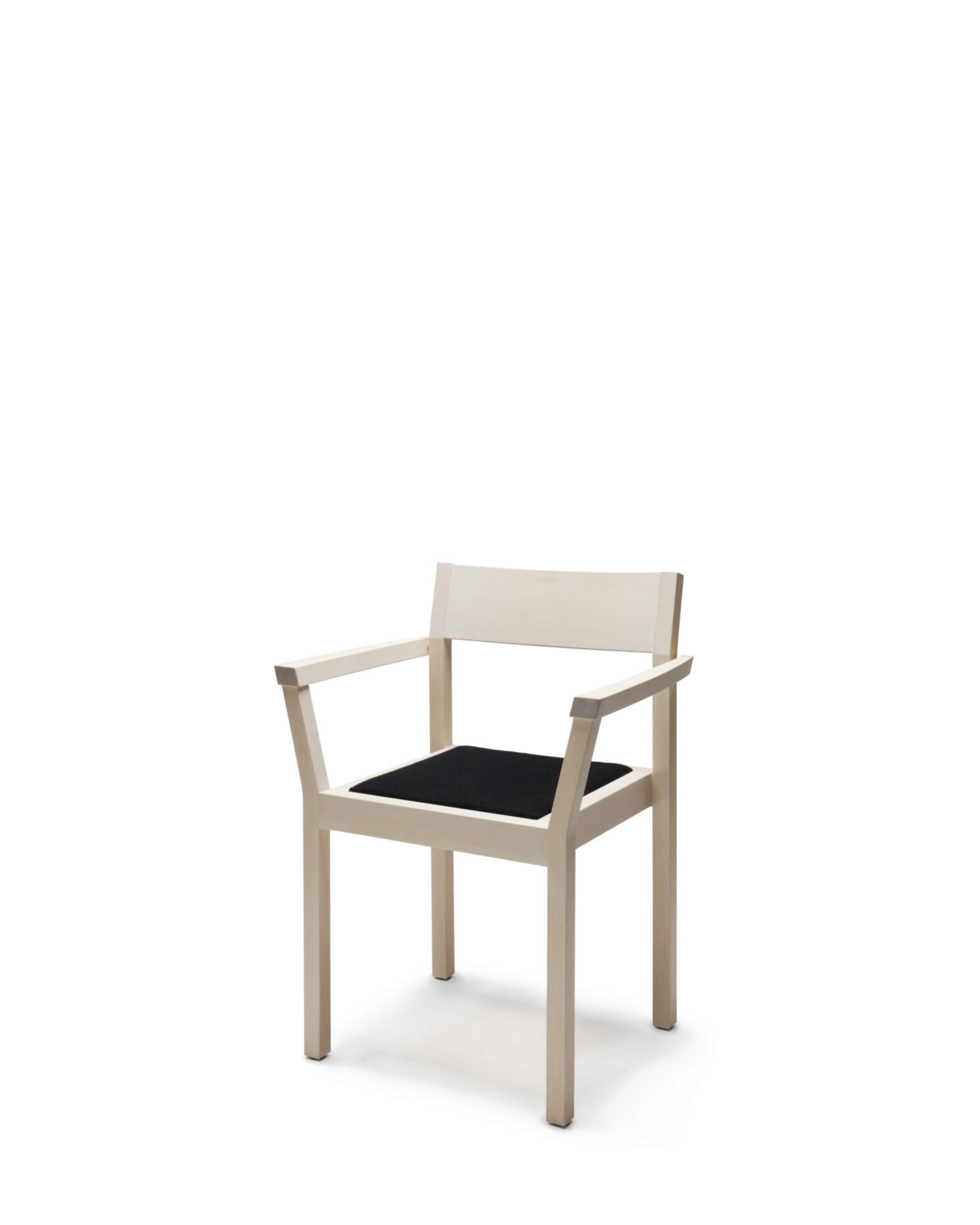 Nikari Periferia KVT3 Armchair เก้าอี้ solid wood ใน birch, ash หรือ oak พร้อม armrests และ upholstered seat ออกแบบโดย Kari Virtanen